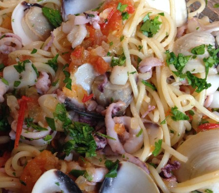 bild frutti de mare i grytan