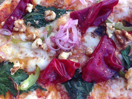 PIZZA getost rödbeta valnötter