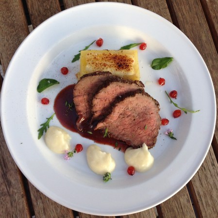 älginnanlår, syltade rönnbär potatiskaka, jordärtsskockepure sherrysky