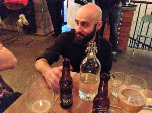 apa nördig servitör