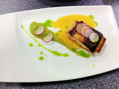 hälleflundra äppelpure beurre blanc havtorn dillolja jon