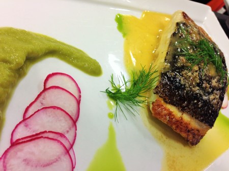 hälleflundra äppelpure beurre blanc havtorn dillolja